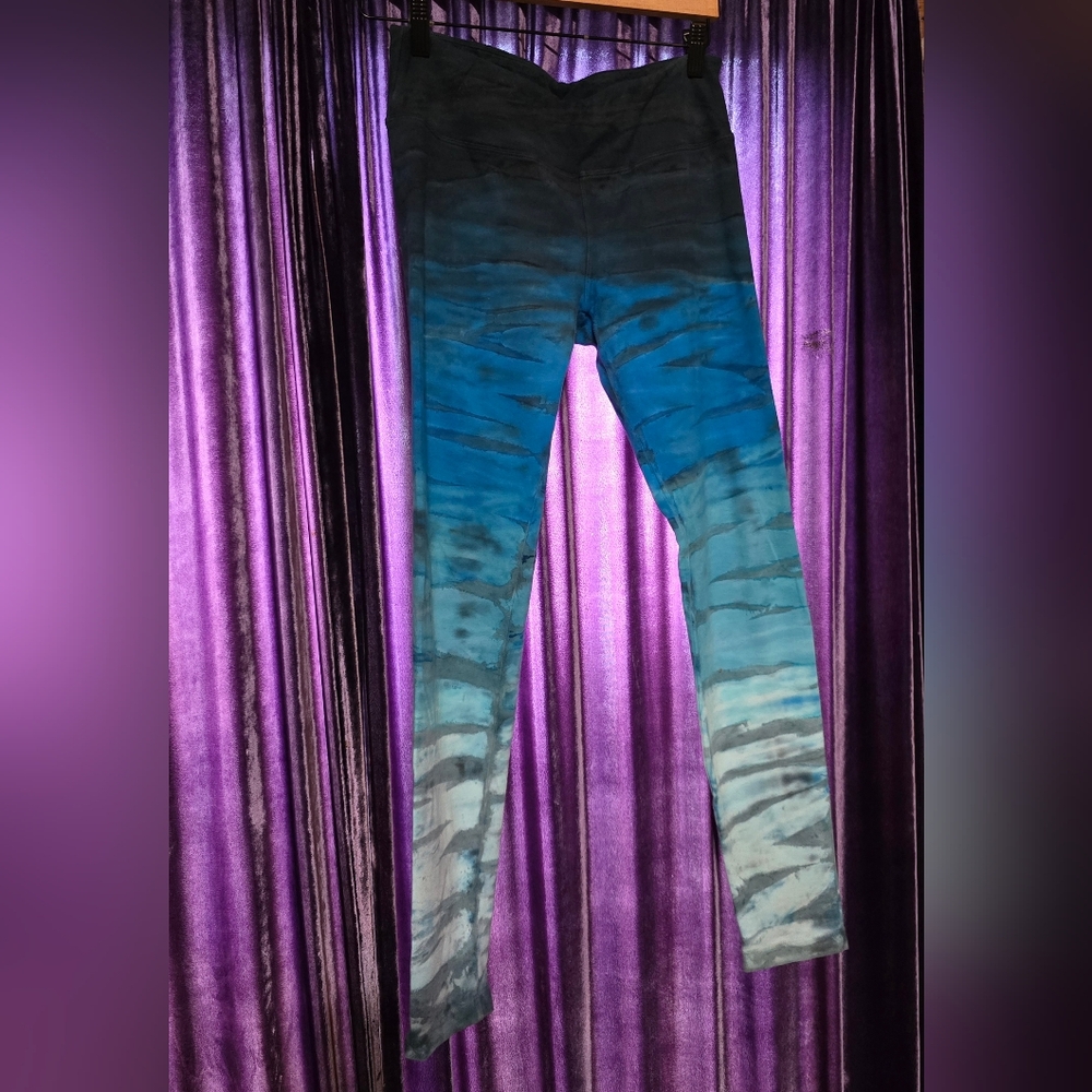 Blue and Black Ombre Leggings - Picture 2 of 4